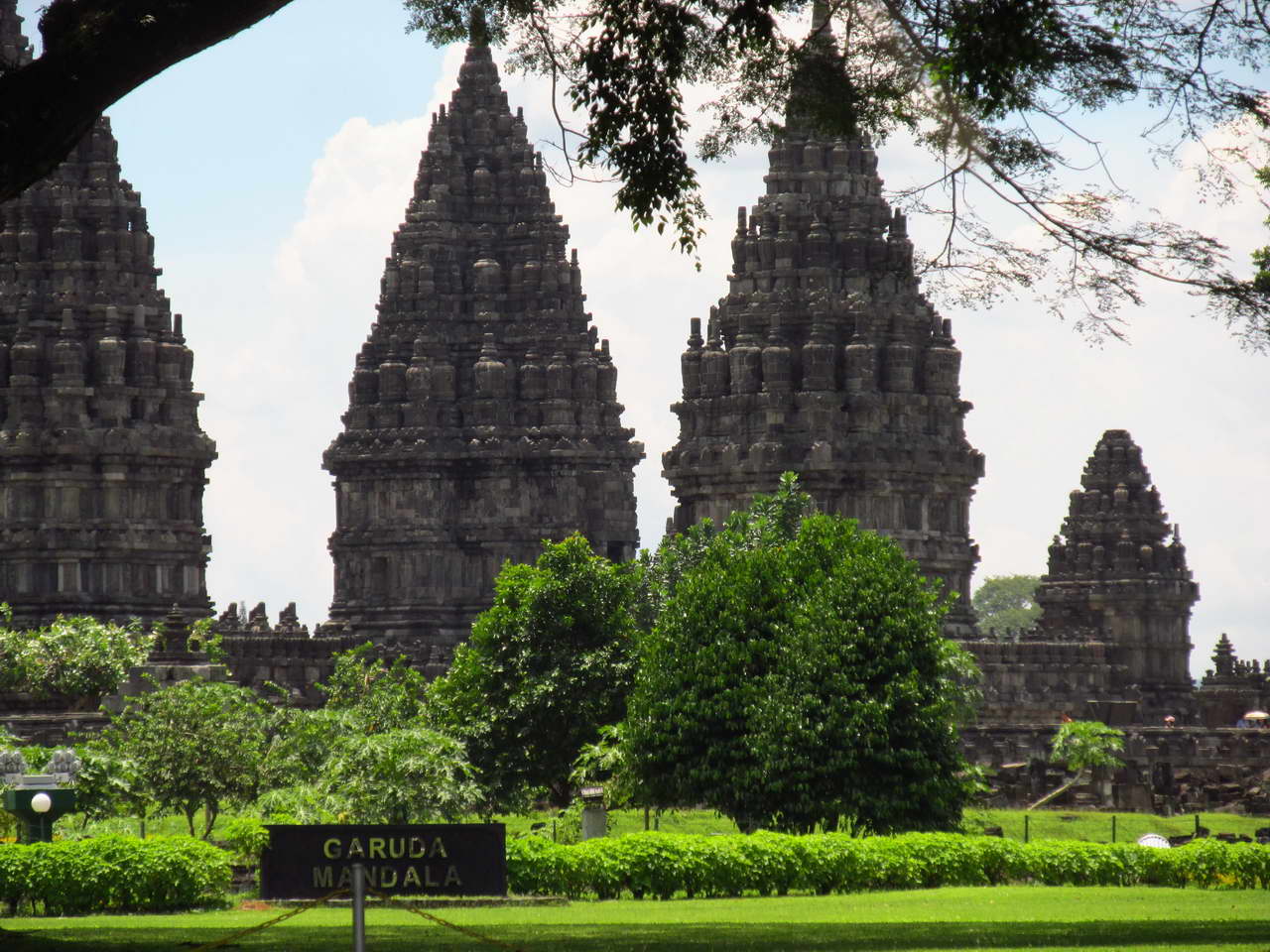 Prambanan_1.jpg