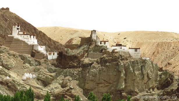 группа буддийских храмов Basgo Gompa