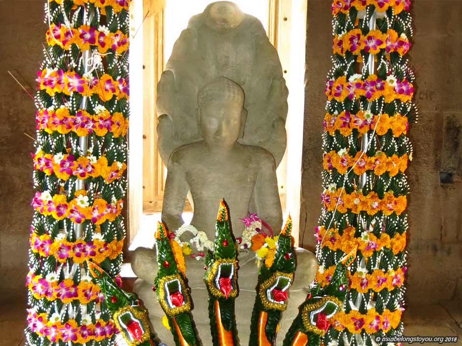 Будда побеждающий демона Мару