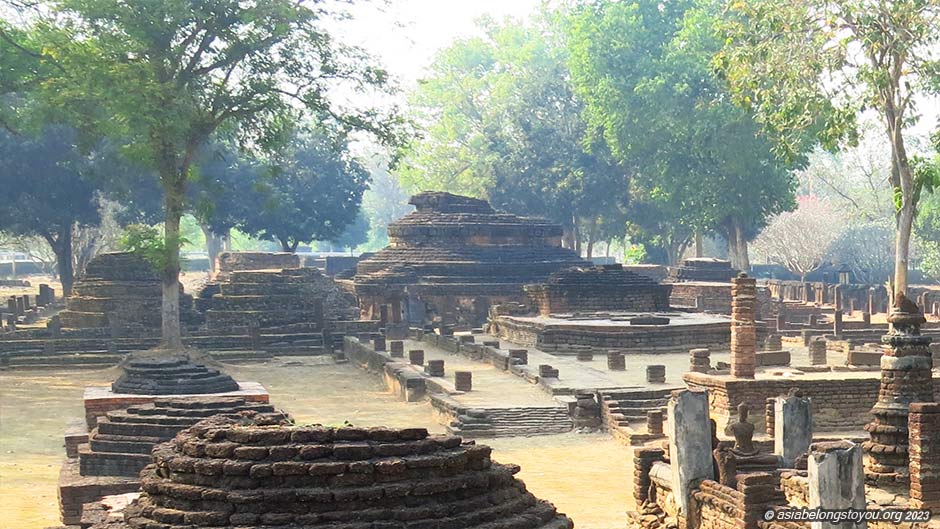 Ват Чанг Пыак, группа ступ