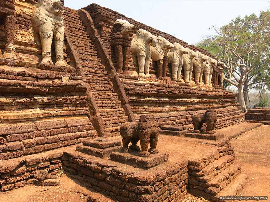 Ват Чанг Роб, фигуры слонов