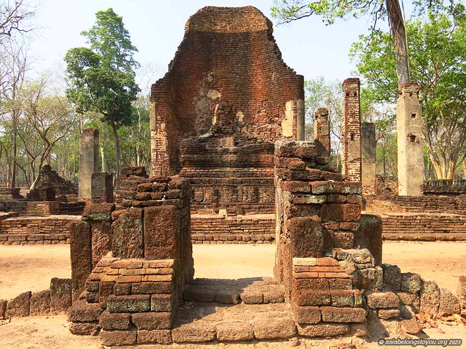 Ват Пхра Си Ириябот, статуя сидящего Будды