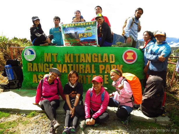 члены клуба TRIMMOC на вершине Mt.Kitanglad члены клуба TRIMMOC на вершине Mt.Kitanglad