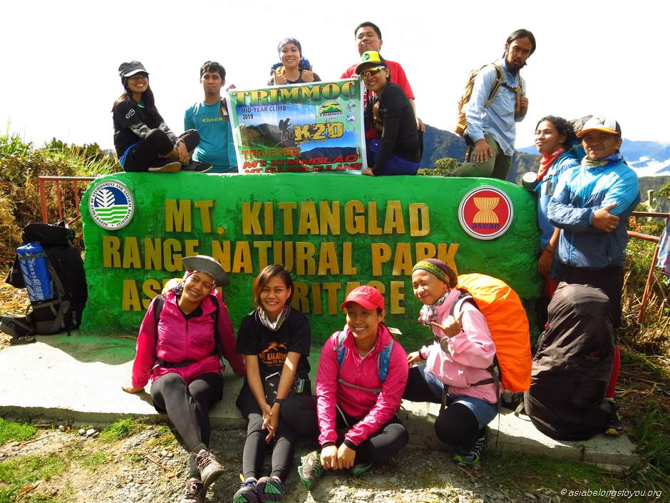 члены клуба TRIMMOC на вершине Mt.Kitanglad